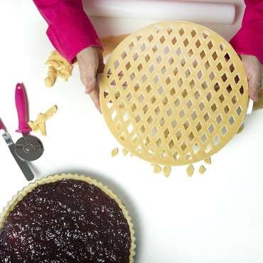 Lattice Linzer Crust Cutter