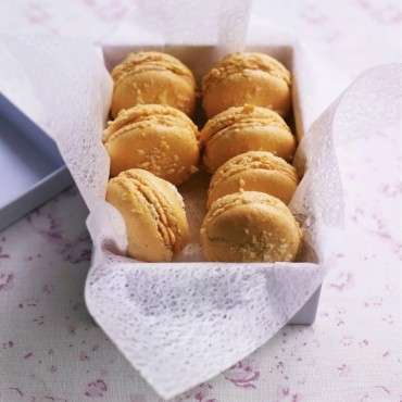 Macarons 65 recipes for chic and delicious treats by Annie Rigg & Loretta Liu