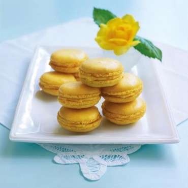 Macarons 65 recipes for chic and delicious treats by Annie Rigg & Loretta Liu