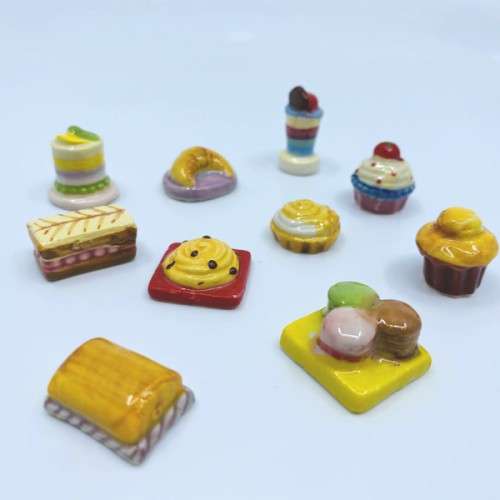 Porcelain Epiphany Figurine Sweet Treat, 1 pcs