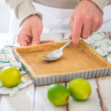 Tart mold with square movable bottom