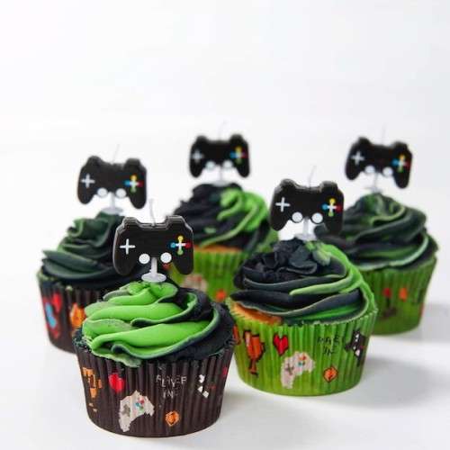 Anniversary House Gaming Cupcake Cases, 75 pcs