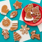 Wilton Happy Holiday Cookie Backset mit Auskühlgitter, 12-teilig