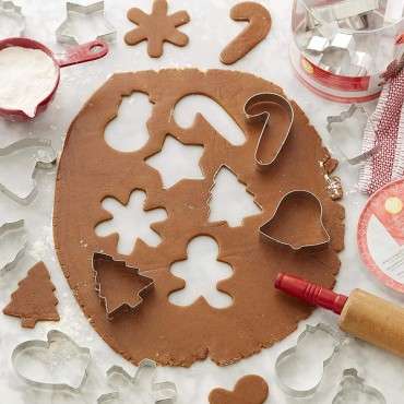 Christmas Cookie Gift Set 18-piece - Wilton Holdiay Cookie Cutter Set 02-0-0423