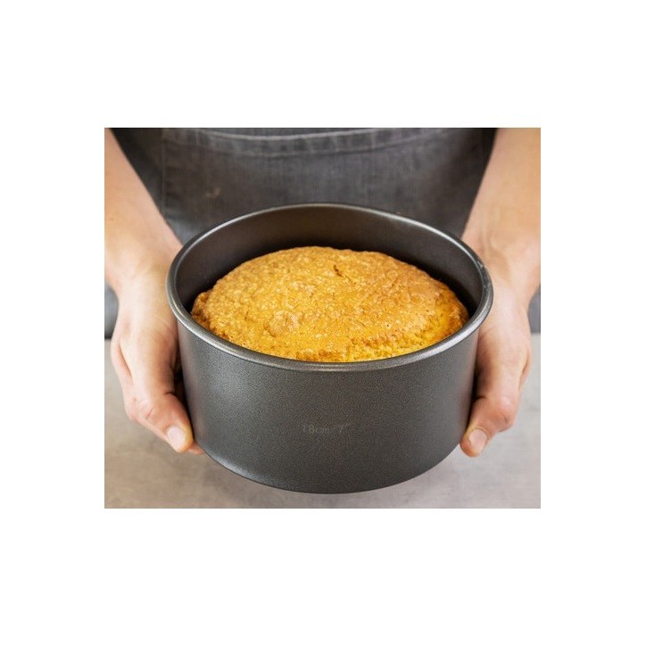 15cm MasterClass Cake Pan – Perfect Mini Cakes and Wedding Cakes