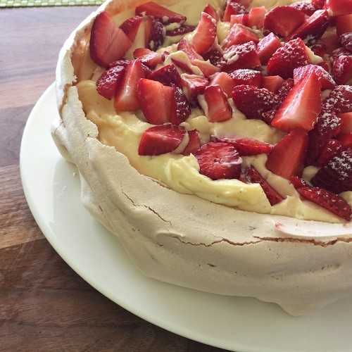 Pavlova Torte