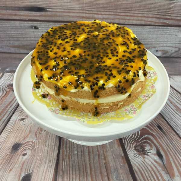 Naked Cake: Lemon Curd – Passionsfrucht Torte